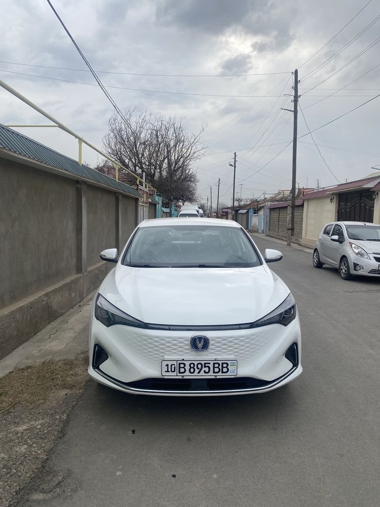 Электромобиль Changan Eado EV460