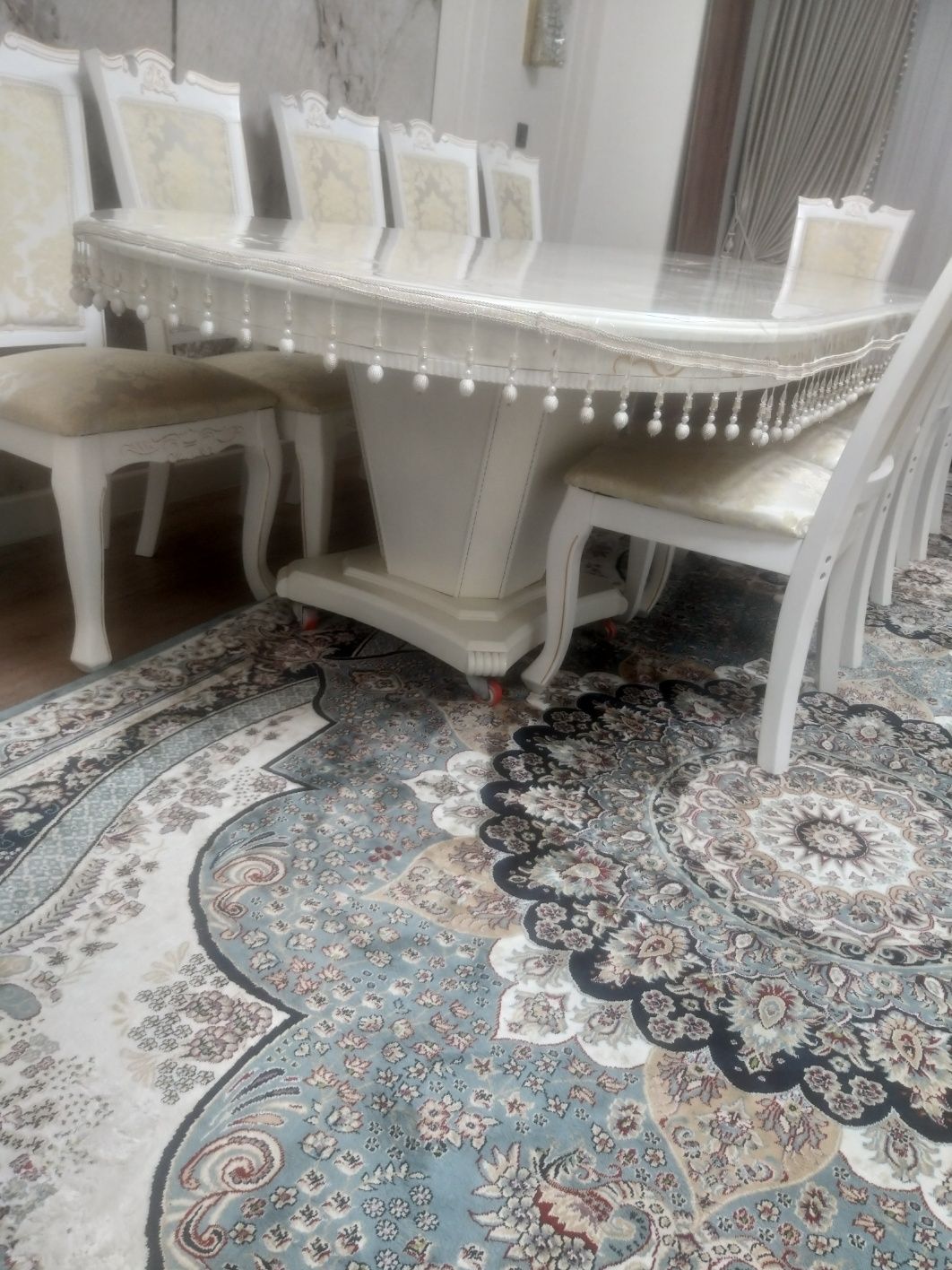 Продается стол со стульями