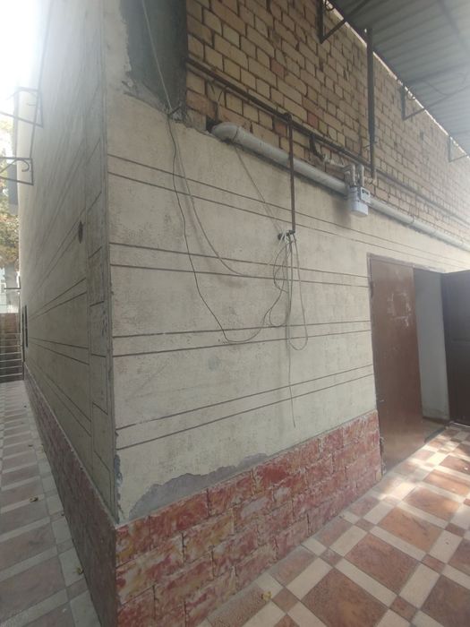 130 kv ijaraga beriladi bino pastki qismida