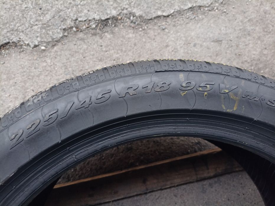 4 anvelope de iarna ca noi Pirelli 2x225/45 R18 dot 3519 2x255/40 R18