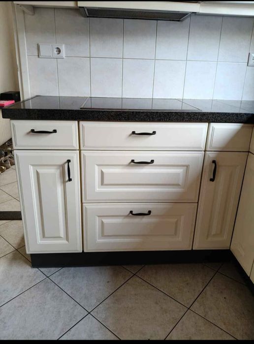 Ъглова кухня от МДФ с гранитен плот и уреди