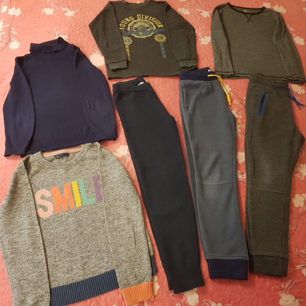 Lot haine Gap,H&M,LC Waikiki,băieți,8-9 ani:pantaloni sport,bluze