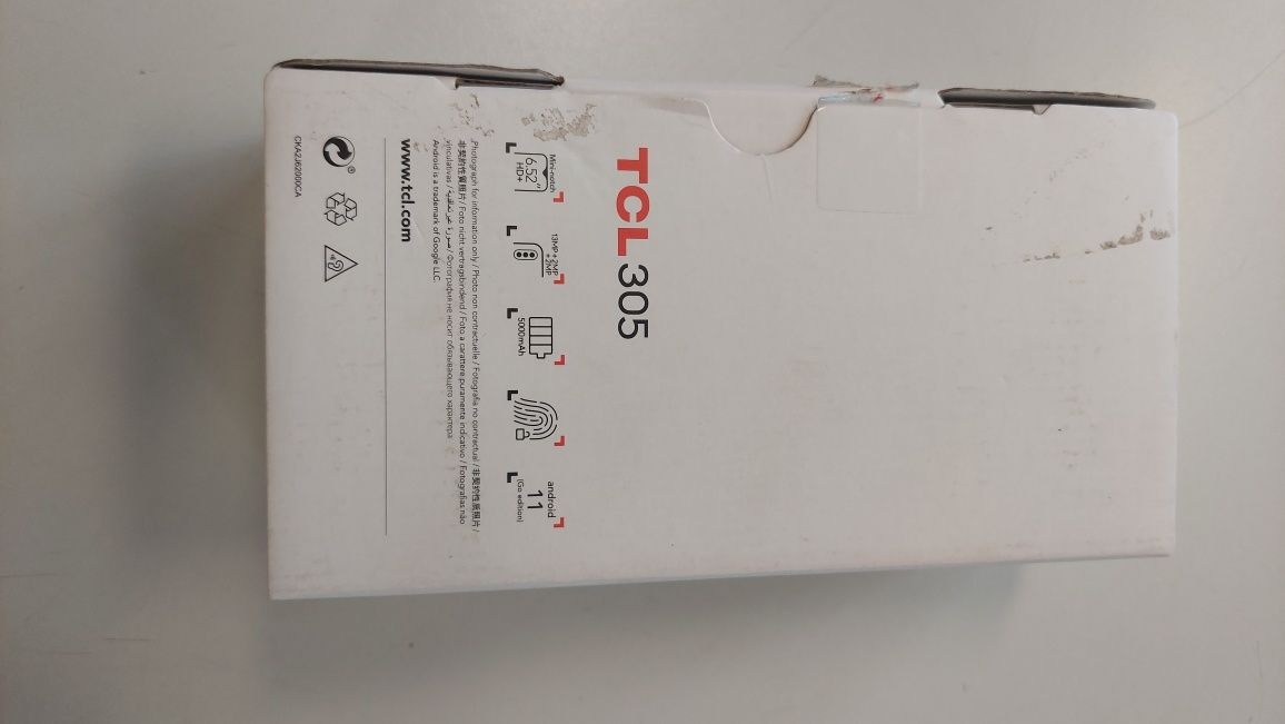 TCL 305 Телефон с Кутия