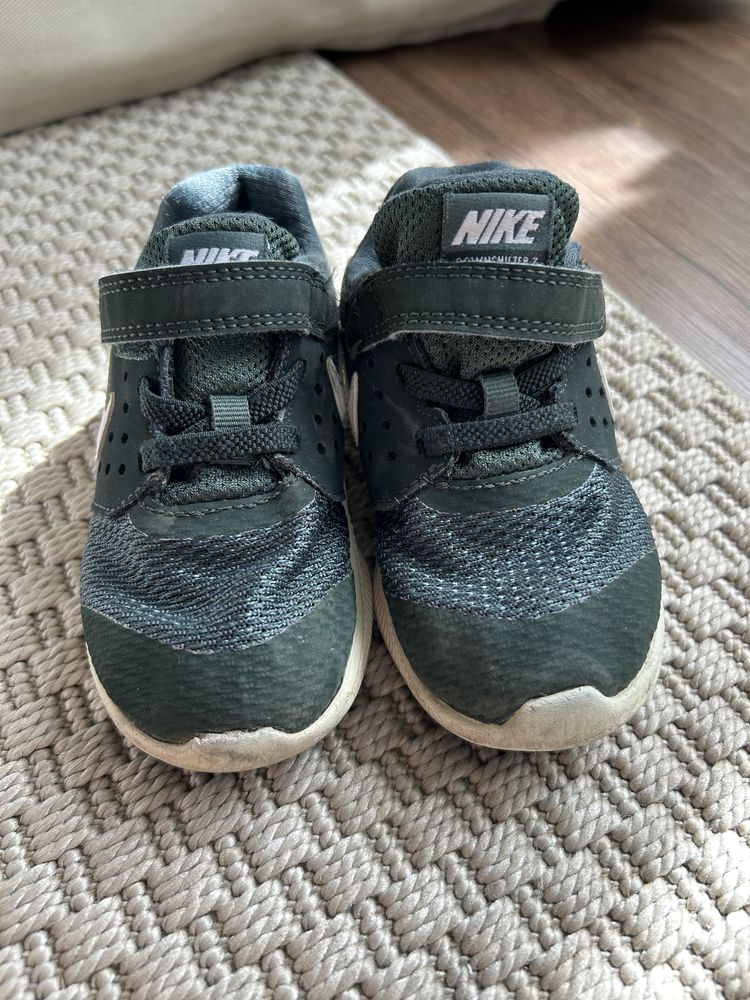 Adidasi Nike - marimea 25