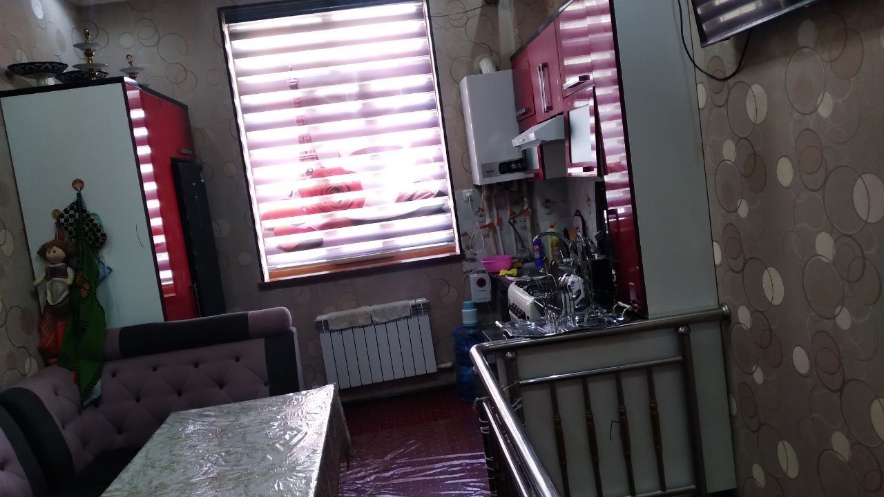 Qarshi shahar markazida 2 xonali uy