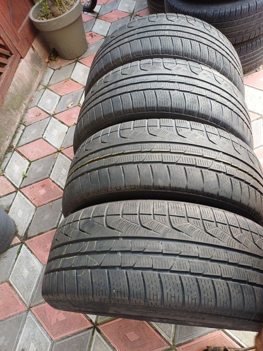 Vând 4 anvelope de iarna 245 50 r18 PIRELLI