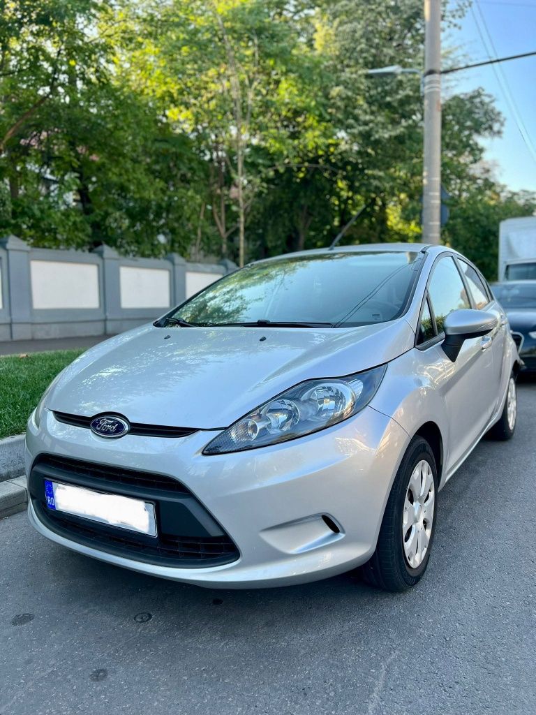 Vând Ford Fiesta 2012