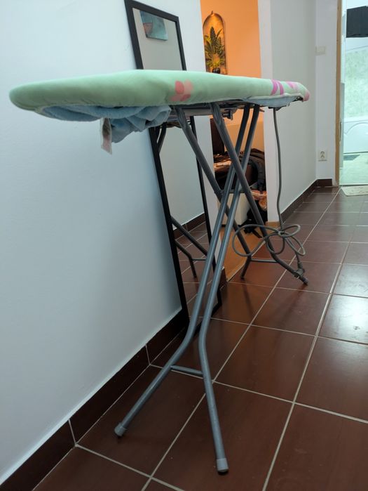 Masa de calcat profesionala cu priza