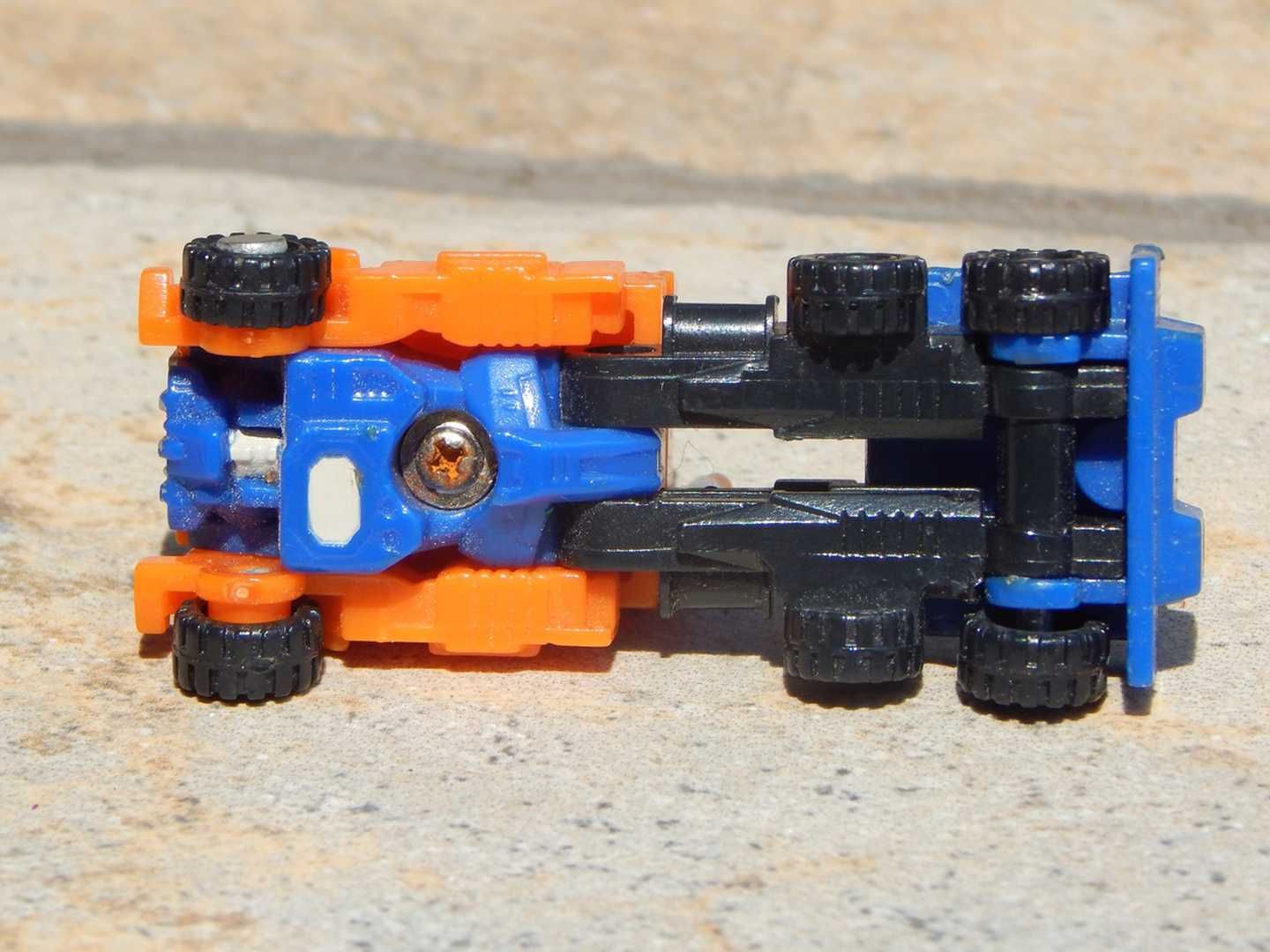 Jucarie transformabila camion cap tractor robot plastic marime mica