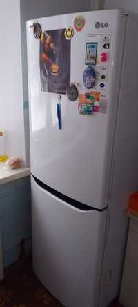 Продам холодильник lgв отличном состоянии недорого торг уместен