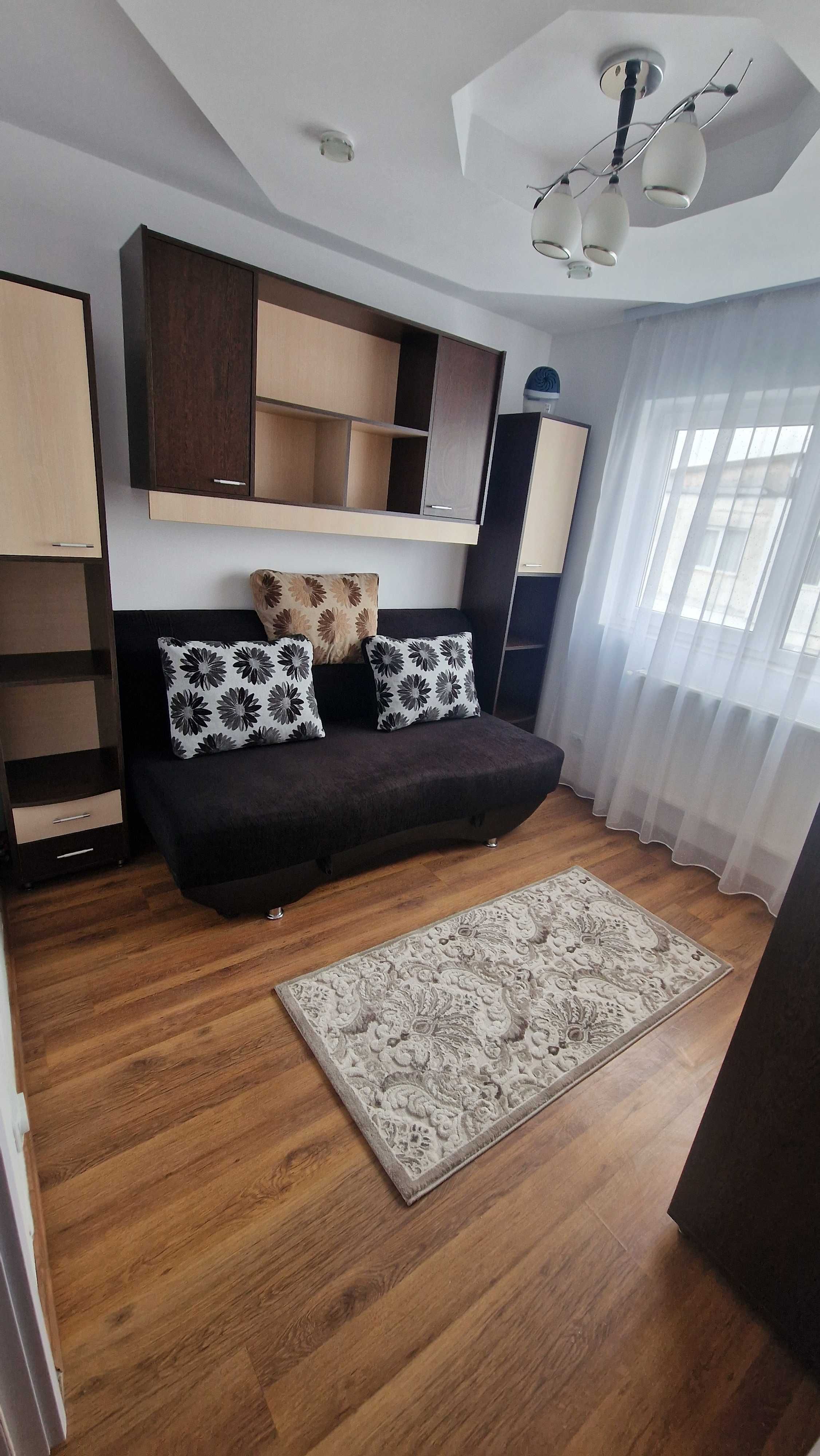 Vânzare Apartament Breaza de Sus - 3 Camere - Decomandat, Etaj 4/4