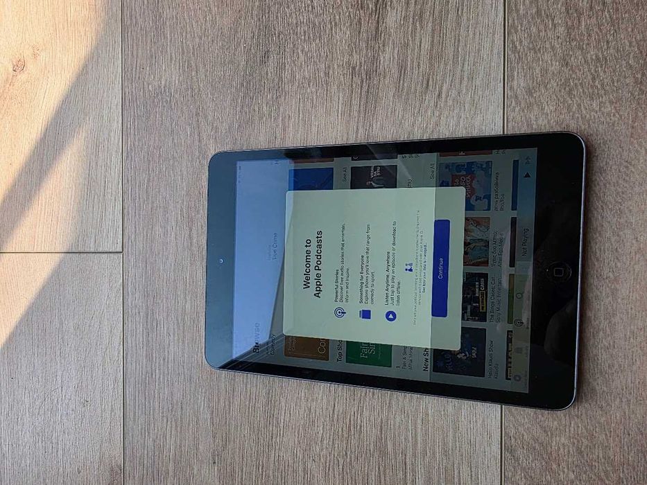 Tablea Apple iPad Mini 8", cu mica problema la ecran