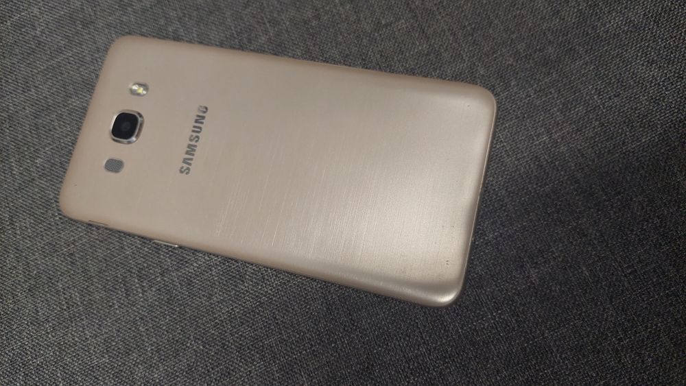 Samsung  J7  2015