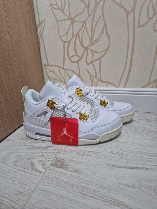 Jordan Air 4 Metallic Gold