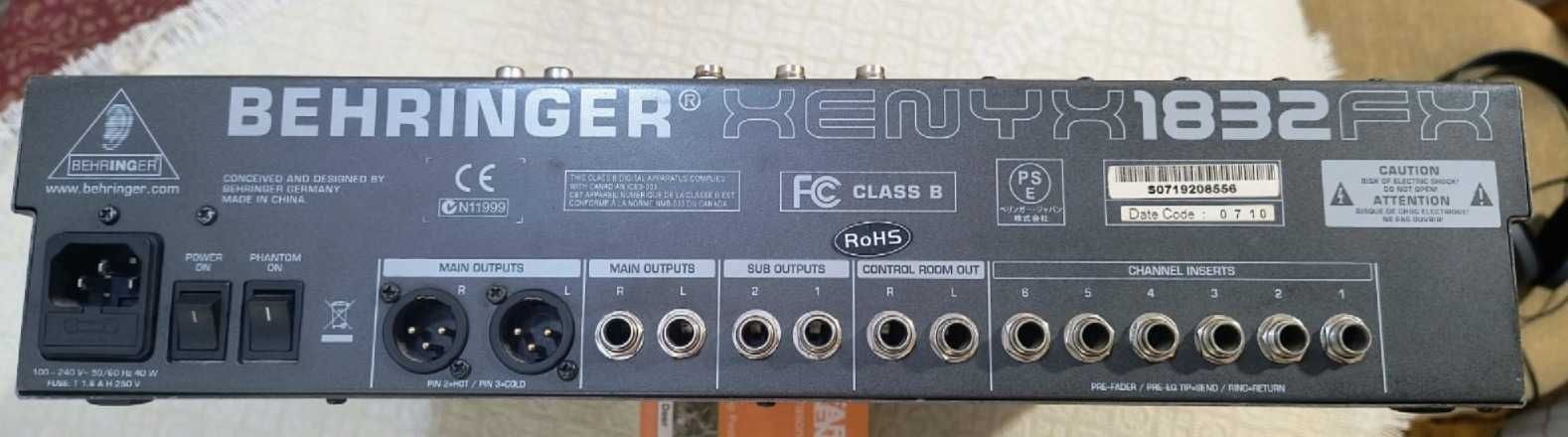 Mixer Behringer Xenyx 1832FX