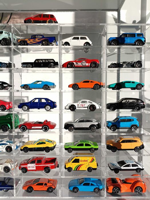 Matchbox , Hot Wheels , Maisto и други .