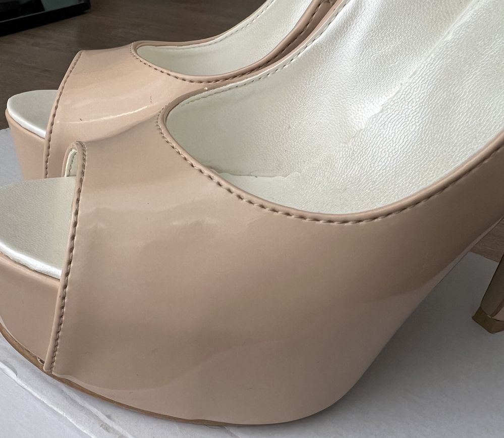 Дамски елегантни обувки на ток с платформа