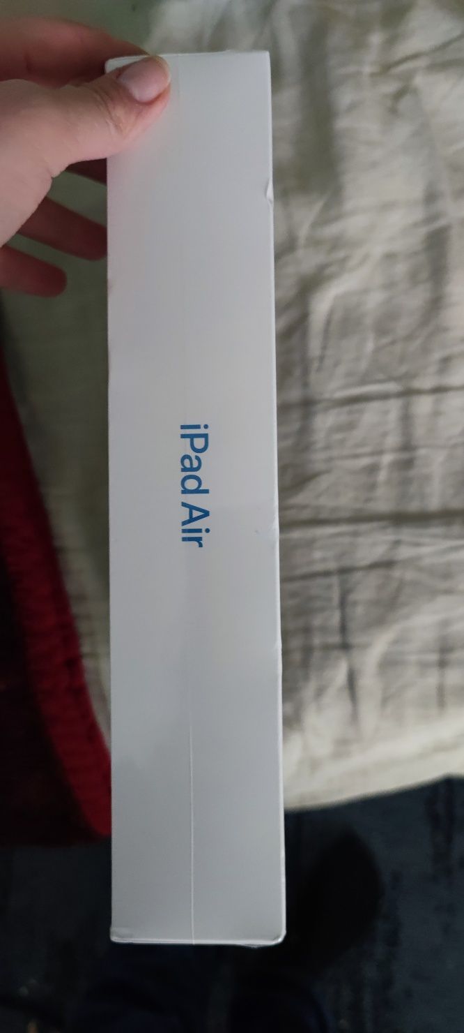 Vând tabletă iPad Air generația 5, 256 GB, wifi+cellular, blue