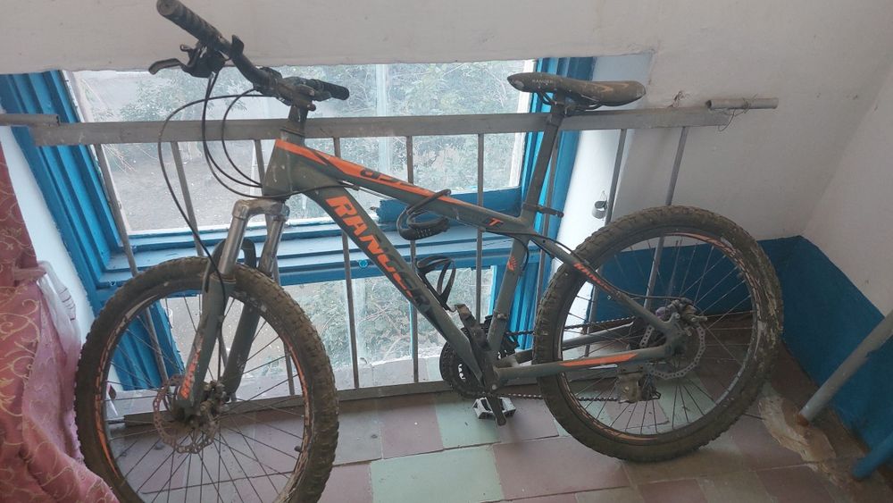 Продам велосипед в отличном состоянии, с замком, за  33000 т,