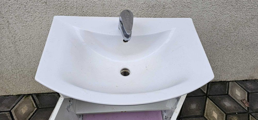 Chiuveta de baie cu suport + baterie si furtune