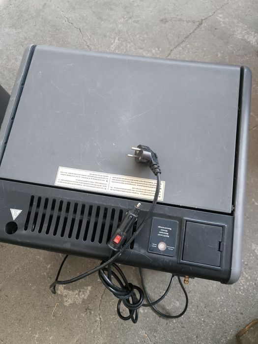 Хладилник на 12 v 220v газ