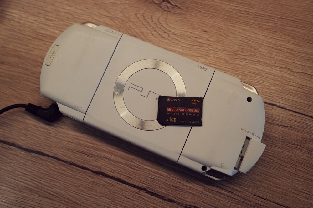 Consola Sony PSP portabil white alb card incarcator