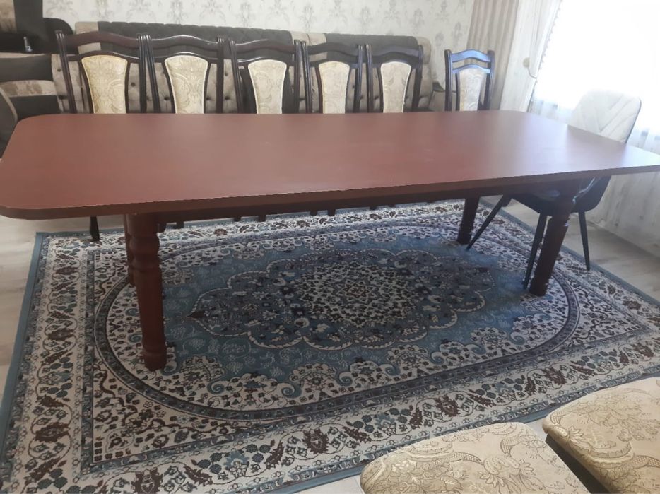 Стол со стульями