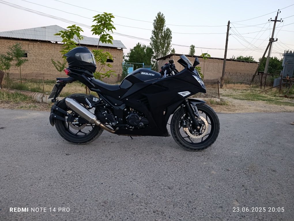Kawasaki r1 moto