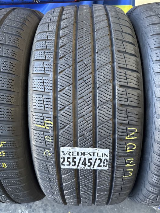 255/45/20 Vredestein M+S