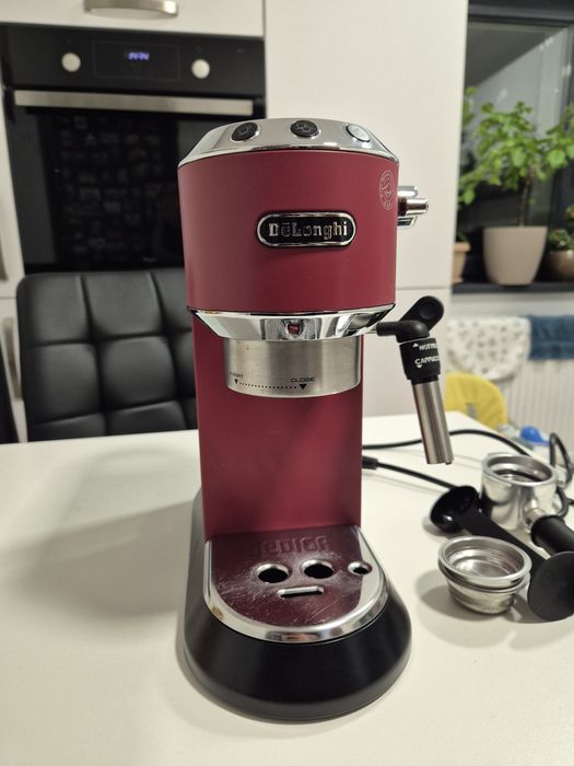 Espressor manual De'Longhi Dedica Style EC 685, 1300 W, 15 bari, 1.1 l