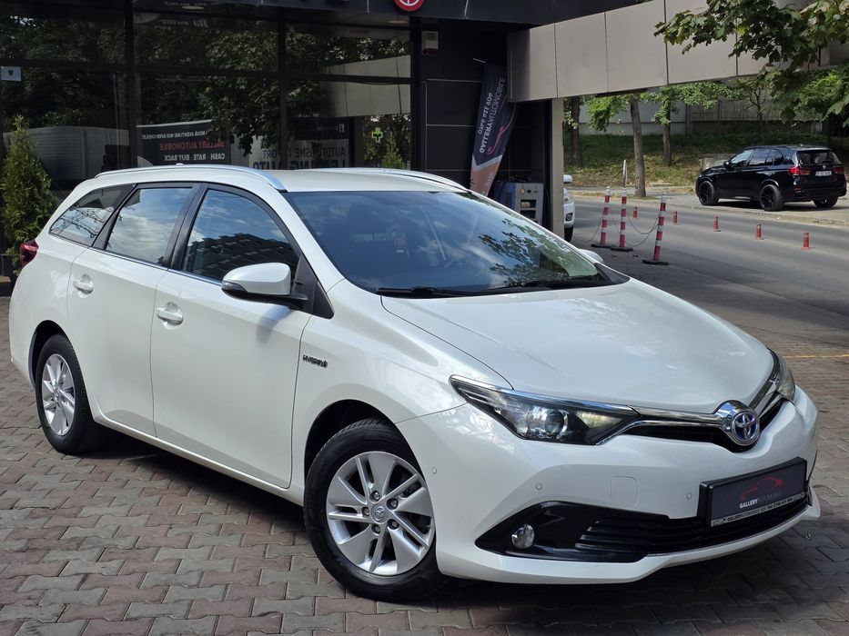 Toyota Auris 1.8 hibrid S+edition garantie 12 luni+rate fara avans