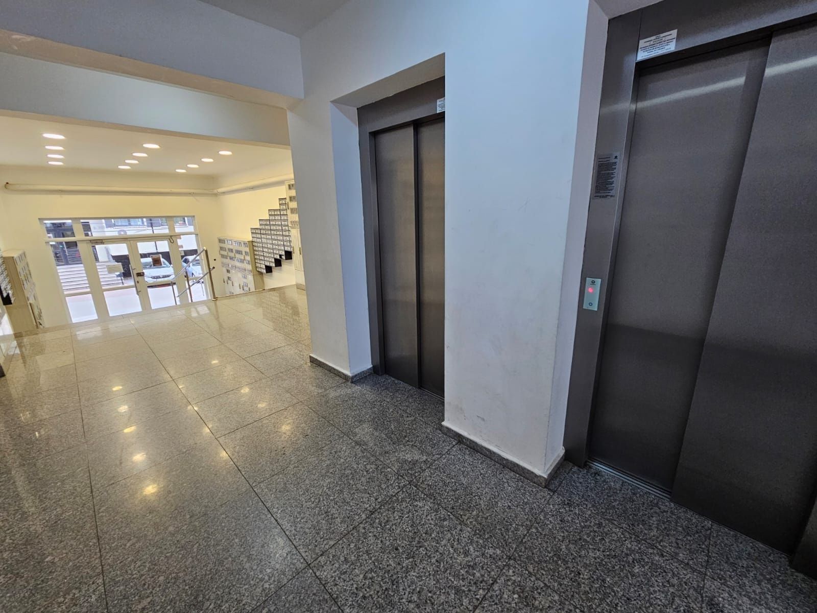 Vând apartament 3 camere Militari Residence str Tineretului