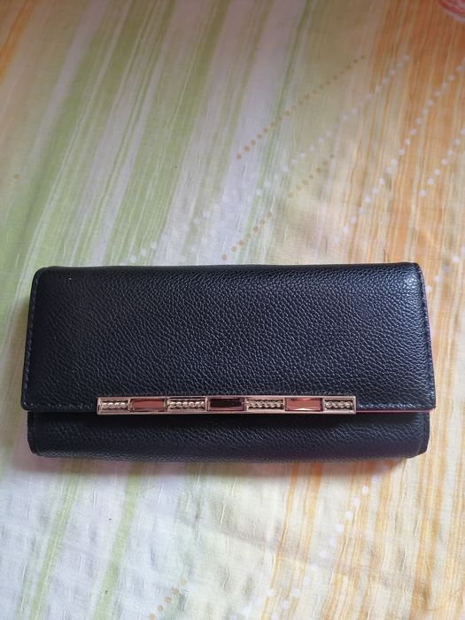 Portmoneu negru cu 4 compartimente