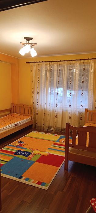 Apartament 3 camere de închiriat