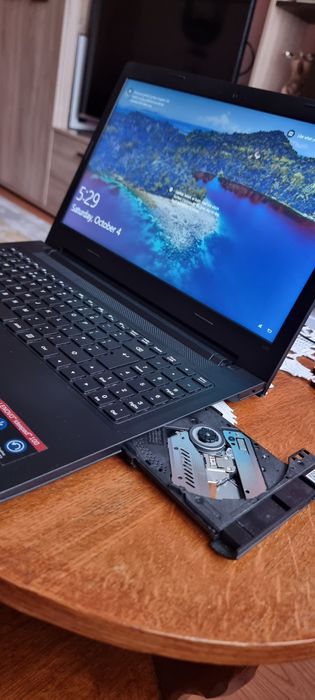 Vând laptop Lenovo IdeaPad in stare buna cu procesor Intel I3
