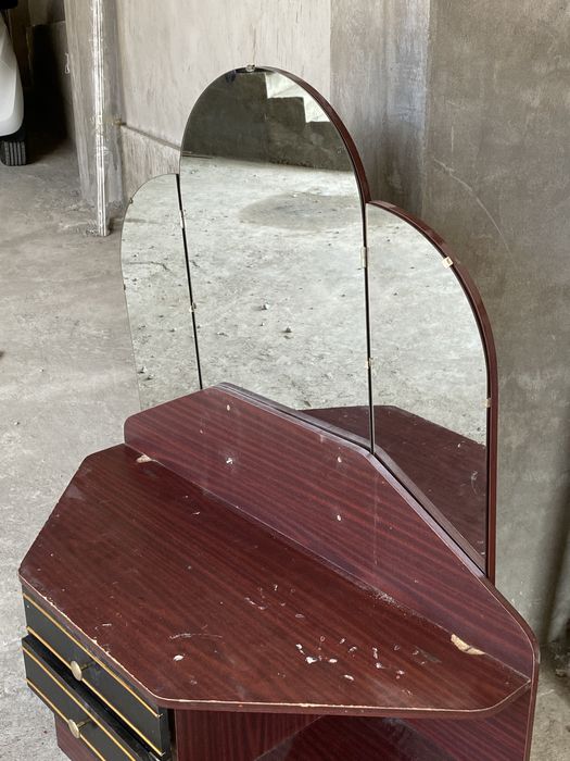 Тумбочка сотилади 200 000