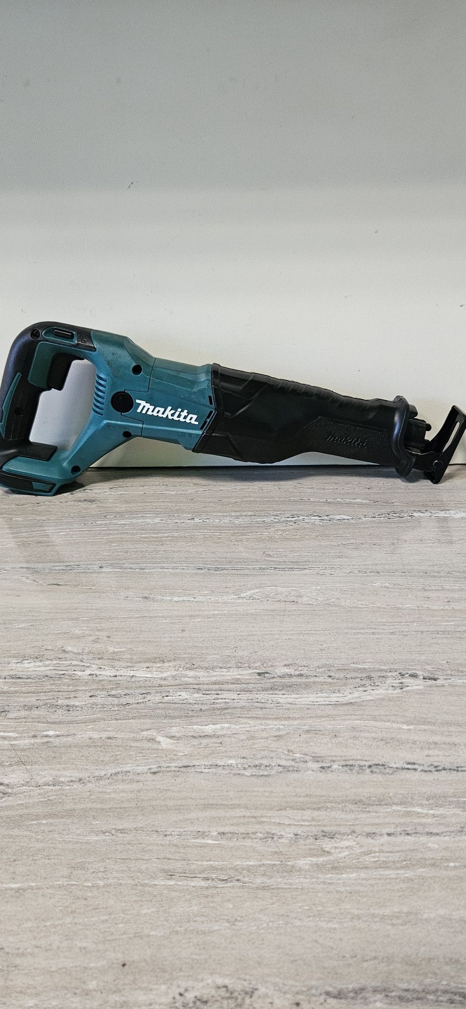 Makita Саблен трион DJR186 18V.