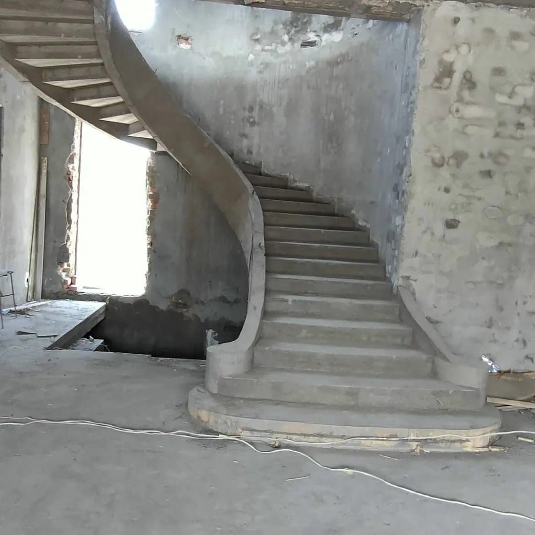 Лестница монолитный каркас бетон коттедж ресторан кафе баспалдак