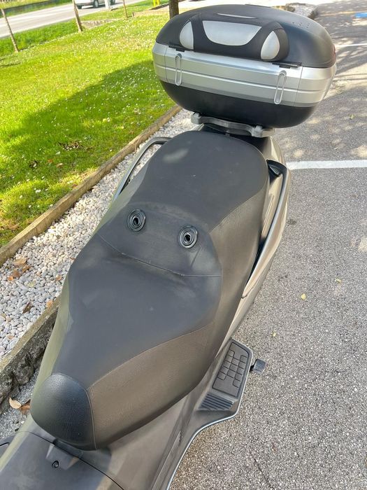 Suzuky Burgman 650 Exclusive
• an 2010
• ⁠motor 650
• ⁠km 36500