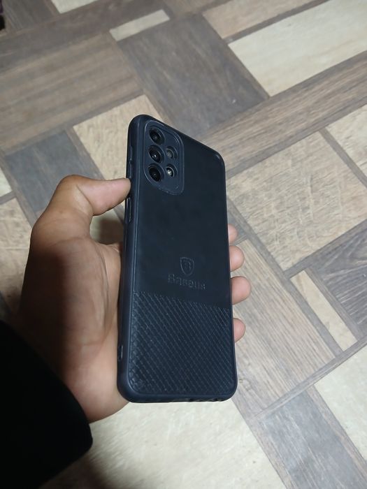 Samsung A13 SOTILADI 64Gb xaloti ajoyib qirilgan joyi yuq narxi 950000