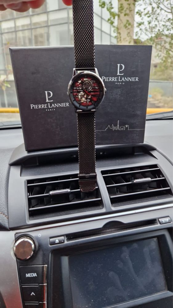 Pierre Lannier часы мужские