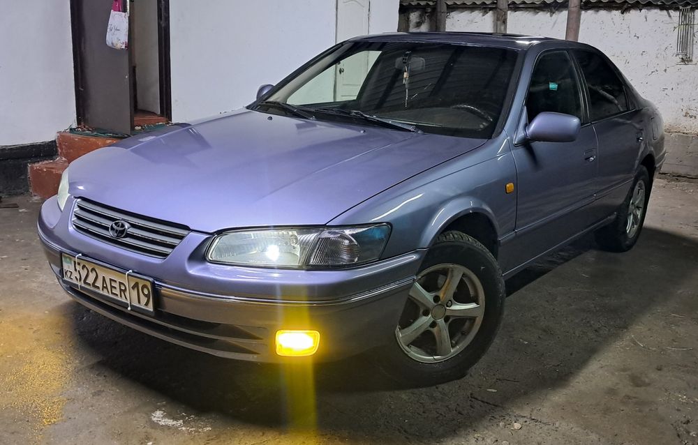 Тайота камри 20..