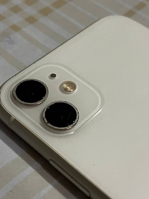 Iphone 11 64gb бял