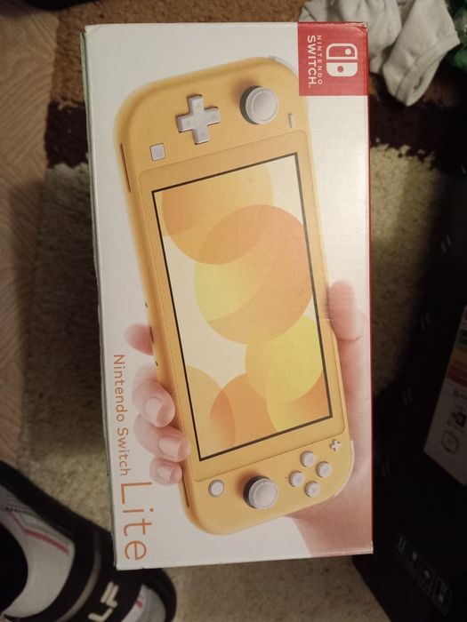 Vând Nintendo switch lite