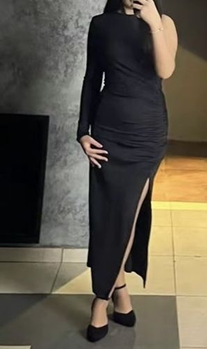 черное облегающее платье