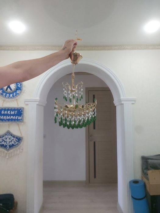 Продается  люстра