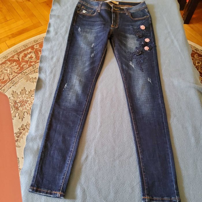 Продавам дамски дънки и дънкови гащеризони