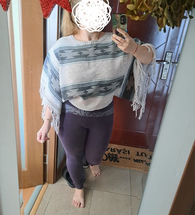 Pulover scurt cu model deosebit