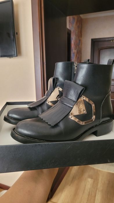 Продам ботинки женские