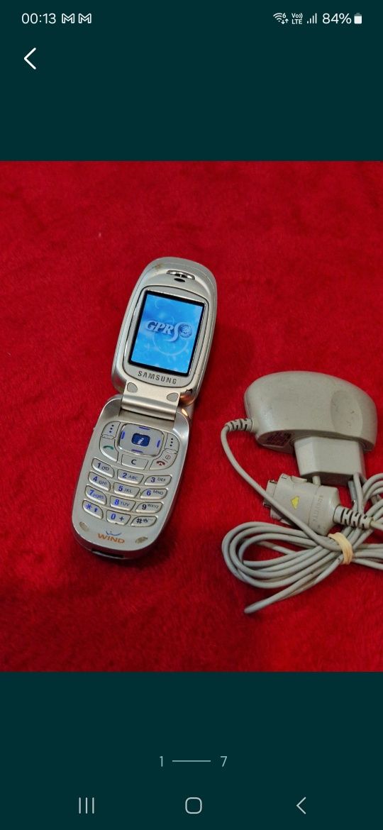Telefon Samsung cu clapeta cu încărcător original